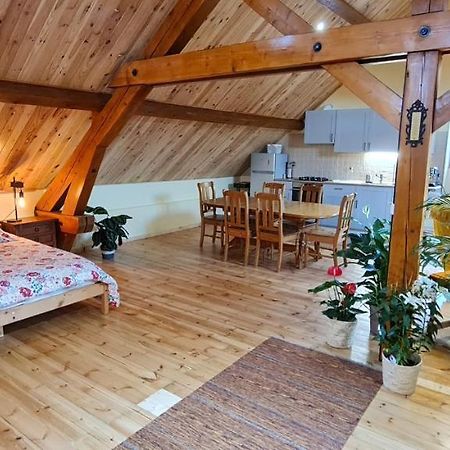 ساياغوز Loft Mansarde Du Train Jaune Avec Vue Sur Les Montagnes المظهر الخارجي الصورة