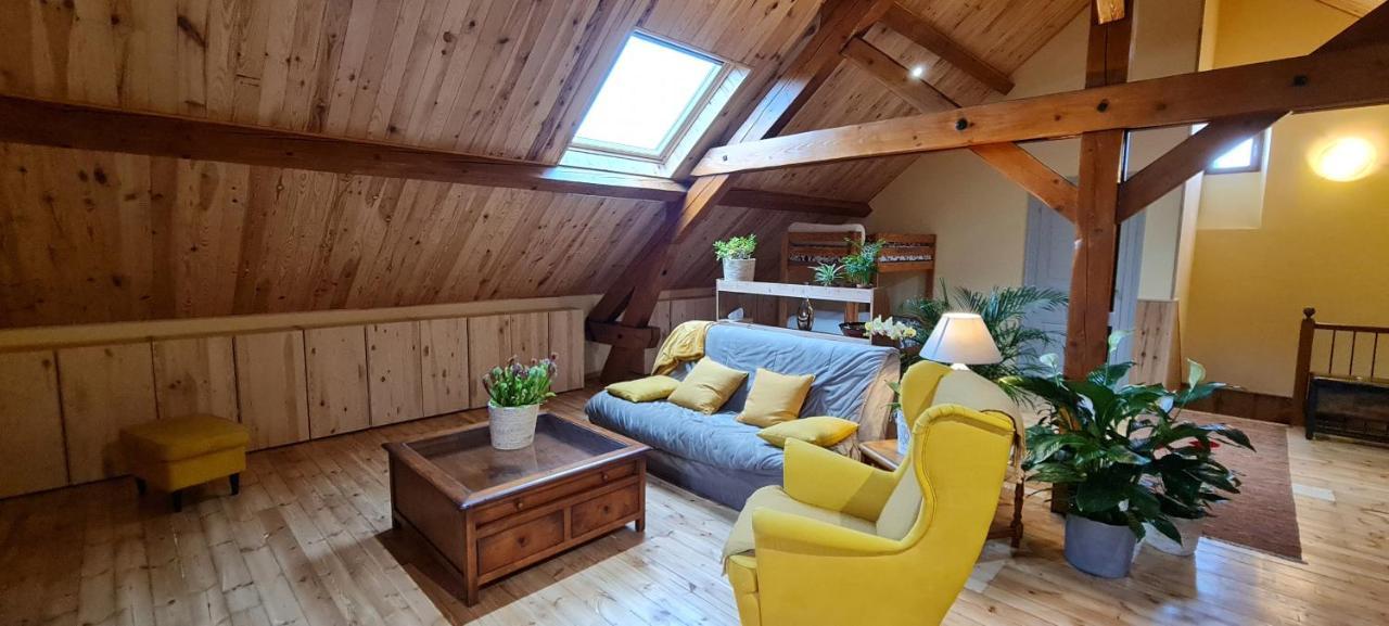ساياغوز Loft Mansarde Du Train Jaune Avec Vue Sur Les Montagnes المظهر الخارجي الصورة