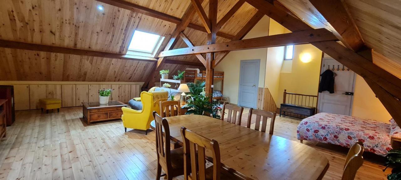 ساياغوز Loft Mansarde Du Train Jaune Avec Vue Sur Les Montagnes المظهر الخارجي الصورة